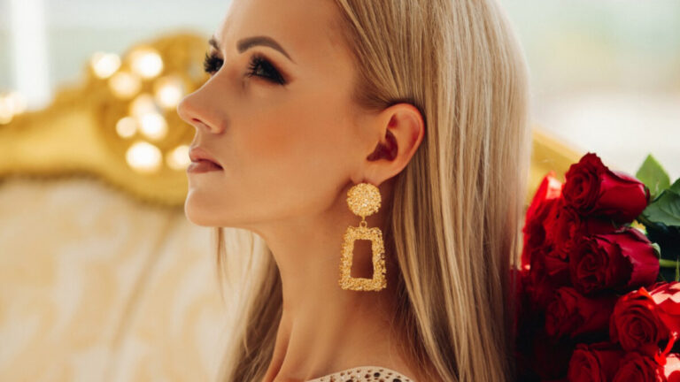 L'art de sublimer votre visage avec des accessoires raffinés